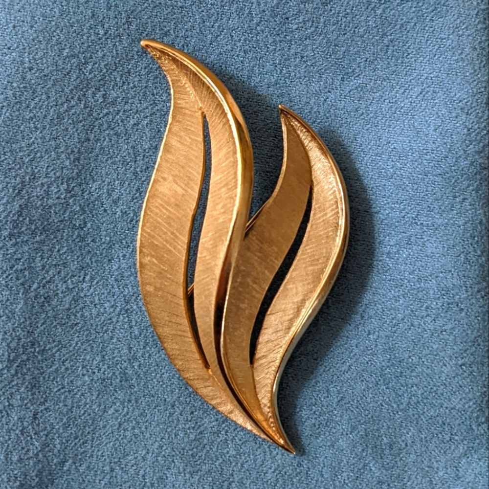 Trifari gold brooch pin